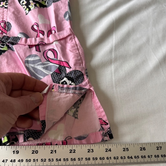 Scrubstar‎ Women's Short Sleeve V-Neck Scrub Top Pink Ribbon and Hearts Large - Picture 10 of 11